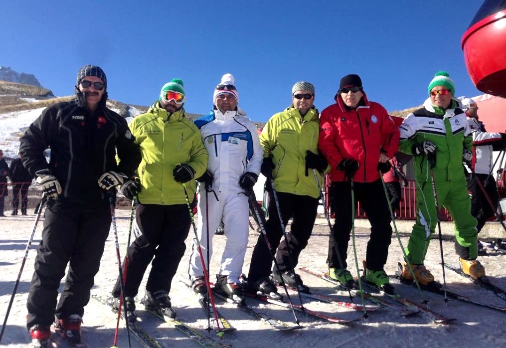 Kayak Eğitmenlerimizin tamamı Türkiye Kayak Federasyonu Öğretici belgesi sahibidir