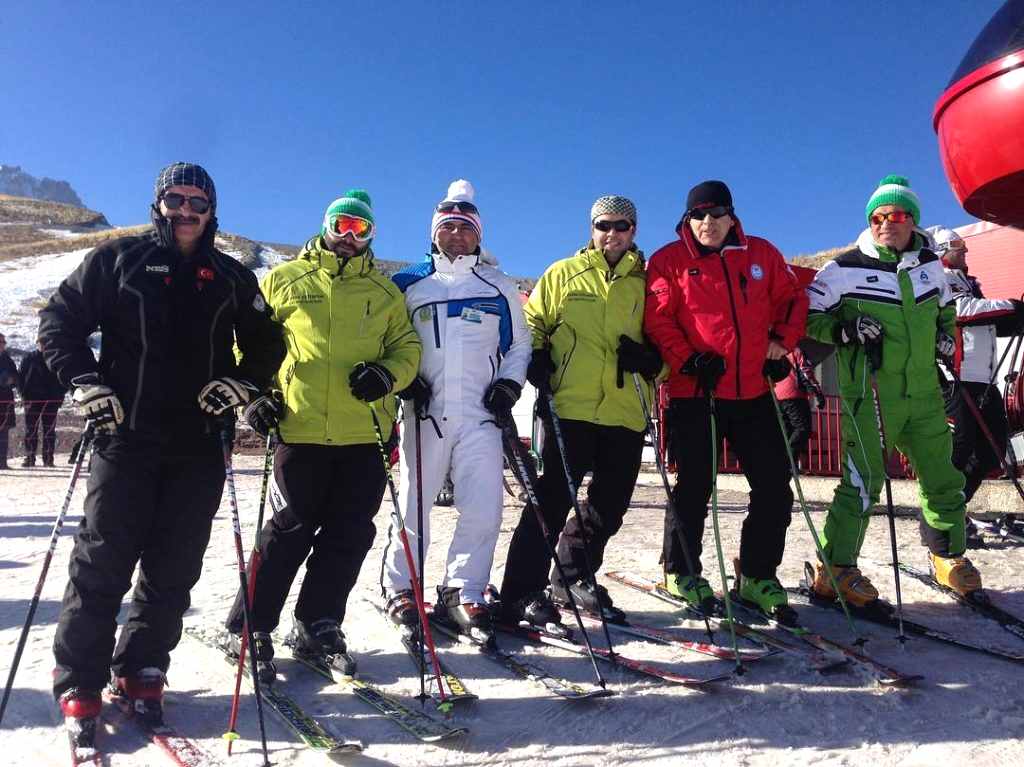 Kayak Eğitmenlerimizin tamamı Türkiye Kayak Federasyonu Öğretici belgesi sahibidir