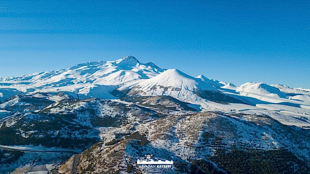 Erciyes Kayak Merkezinde 2021-2022 kayak sezonu açıldı